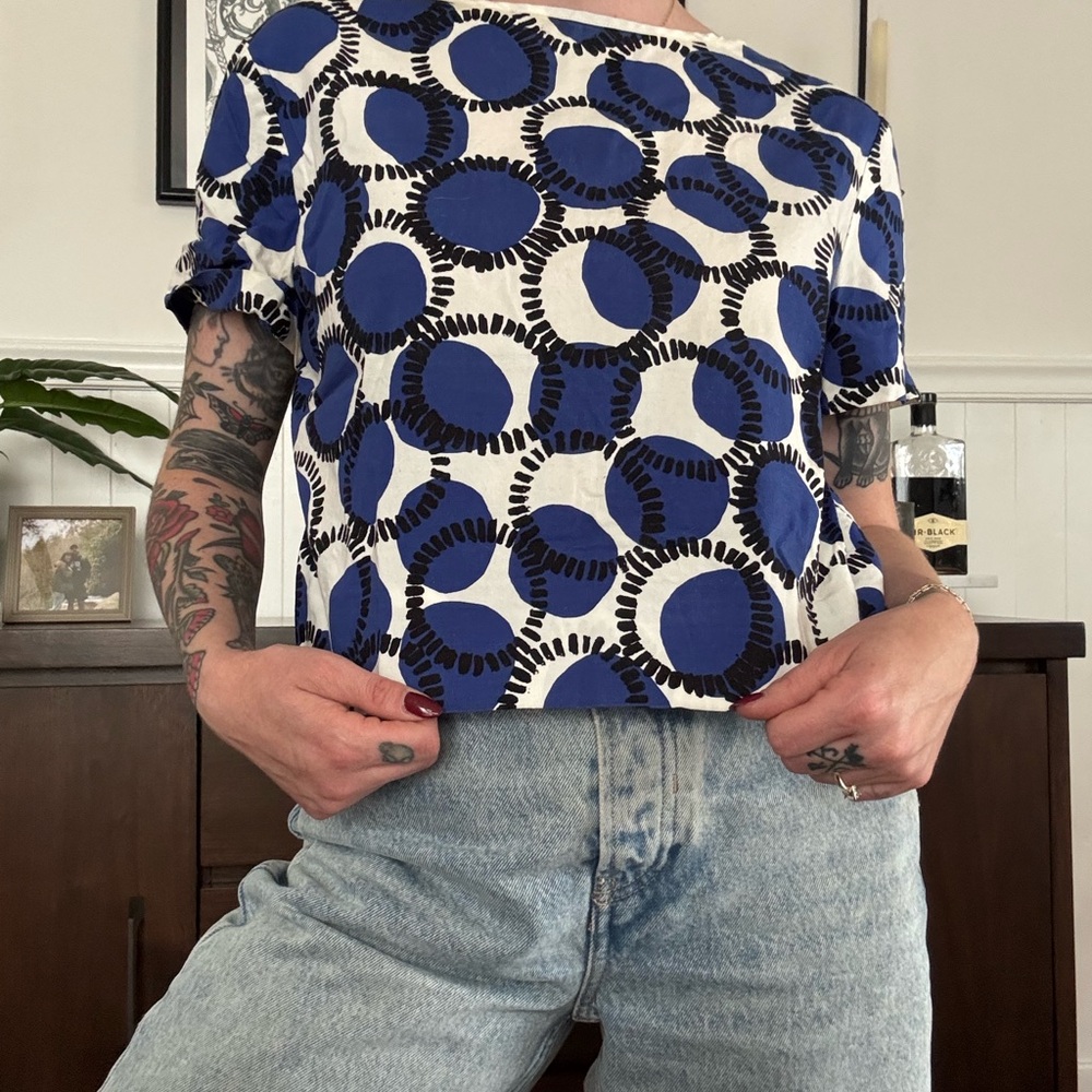 Blue dot pattern top - Picture 2 of 4